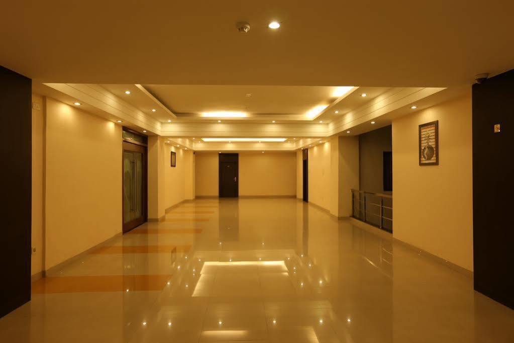 The Contour Hotel Guwahati Exterior photo